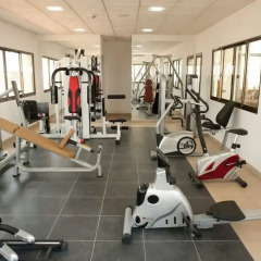 Hotel Quatro Pétalas фитнесс-зал