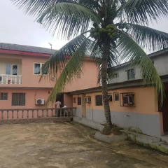Отель A&M Estate Guest House парковка