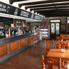 Отель Hostal Puerta de Monfragüe гостиничный бар