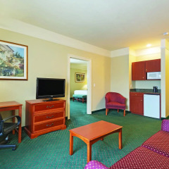 Отель La Quinta Inn & Suites Covington удобства в номере