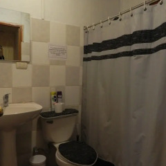 Tu Huella Hostel ванная