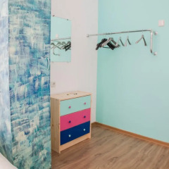 Laika Hostel сейф в номере