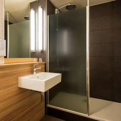 Отель Campanile Hotel & Restaurant Amsterdam Zuid-Oost Нидерланды, Амстердам - 6 отзывов об отеле, цены и фото номеров - забронировать отель Campanile Hotel & Restaurant Amsterdam Zuid-Oost онлайн ванная