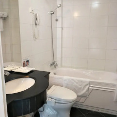 Azumaya Hai Ba Trung 1 Hotel ванная