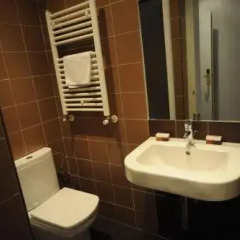 Отель Ch Lemon Rooms Madrid ванная