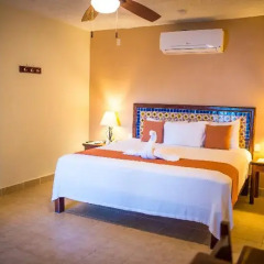 Petit Lafitte Hotel сейф в номере
