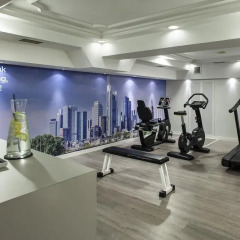 NH Hotel Porto Jardim фитнесс-зал
