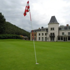 Отель Château de Bernalmont The place to stay спортивное сооружение