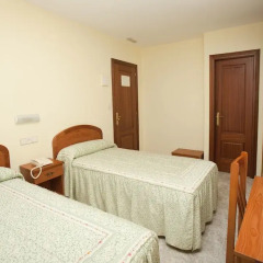 Отель Hostal Roma Испания, Ла-Корунья - отзывы, цены и фото номеров - забронировать отель Hostal Roma онлайн комната для гостей фото 2