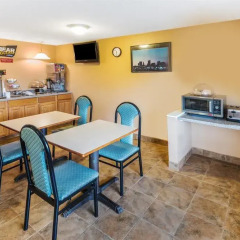 Отель Travelodge Columbus США, Колумбус - отзывы, цены и фото номеров - забронировать отель Travelodge Columbus онлайн питание фото 3