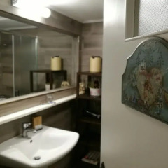 Отель Eclectic Athenian Abode ванная