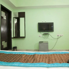 Hotel Anand бассейн