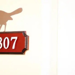 Отель Feung Nakorn Balcony Rooms and Cafe Бангкок интерьер отеля