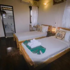 Отель Y Not Lao Villa сейф в номере