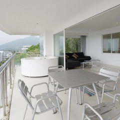 Отель Karon Sunset Sea View балкон