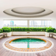 Отель The Address Sathorn By Favstay Бангкок бассейн