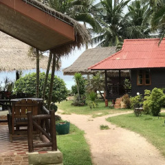 Отель Bow Thong Beach Resort гостиничный бар