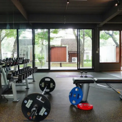 Отель Into The Forest Resort фитнесс-зал