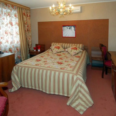 Гостиница La Vie de Chateau в Оренбурге 1 отзыв об отеле, цены и фото номеров - забронировать гостиницу La Vie de Chateau онлайн Оренбург комната для гостей фото 4