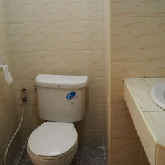 Апартаменты Kimhant Apartment Паттайя ванная
