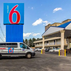 Отель Motel 6 Elizabeth - Newark Liberty Intl Airport США, Элизабет - отзывы, цены и фото номеров - забронировать отель Motel 6 Elizabeth - Newark Liberty Intl Airport онлайн городской автобус