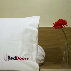 Отель RedDoorz @ Melati Kartika Plaza удобства в номере