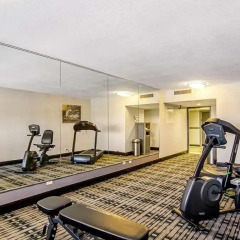 Отель Quality Inn & Suites Denver Stapleton фитнесс-зал фото 3
