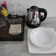 Отель Hi So Low Cost Aparthotel