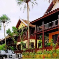 Отель Cafe de Laos Inn парковка