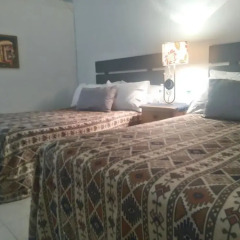 Central Downtown Guadalajara Hotel комната для гостей