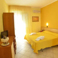 Hotel Excelsior сейф в номере