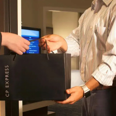 Отель Hilton Orange County/Costa Mesa сейф в номере
