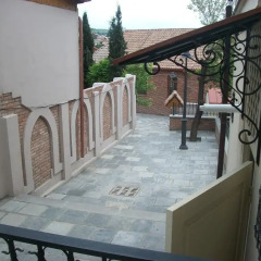 Отель Aleksandre Guest House Грузия, Тбилиси - отзывы, цены и фото номеров - забронировать отель Aleksandre Guest House онлайн балкон