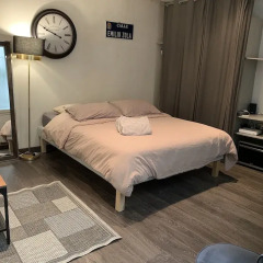 Апартаменты Lovely studio heart of Le Marais Париж сейф в номере