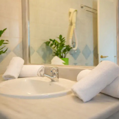 Marina Hotel Athens Афины ванная