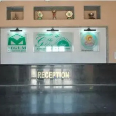 Отель FabHotel Golden Days Club банкомат