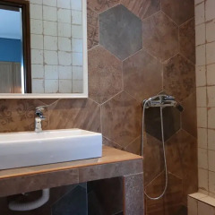 Отель Gyalos Beach Front Aparthotel Греция, Ситония - отзывы, цены и фото номеров - забронировать отель Gyalos Beach Front Aparthotel онлайн ванная