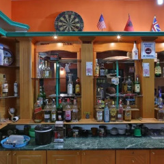 Отель Tani's Guesthouse гостиничный бар
