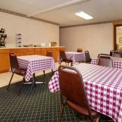 Отель Rodeway Inn North Columbus развлечения