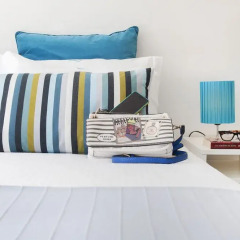 Отель Beachouse - Surf, Bed & Breakfast сейф в номере