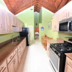 Отель Thomas House Nine Bedroom Villa в номере