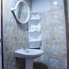 Отель The Little Mermaid Guesthouse & Restaurant ванная фото 2