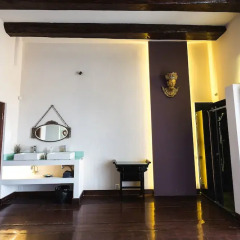 Отель Loft in Old Town сейф в номере