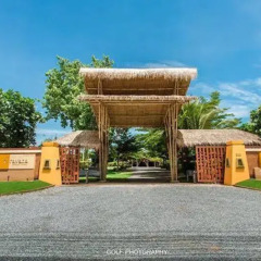 Отель ChiCChiLL @ Eravana, eco-chic pool-villa, Pattaya парковка