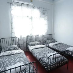 Tiger Lily Hostel Бангкок комната для гостей фото 2