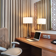 Отель Hilton Garden Inn Dubai Al Muraqabat удобства в номере фото 2