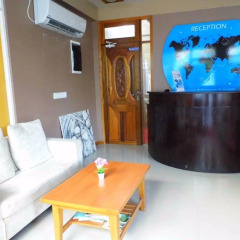 Отель Ashaz Inn (and Cafe) Мале комната для гостей