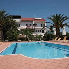 Апартаменты Bella Vista Studios and Apartments бассейн