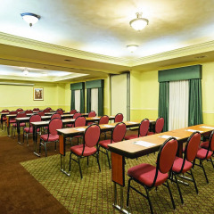Отель La Quinta Inn & Suites Covington
