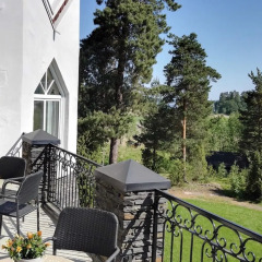 Отель Albert's Manor балкон